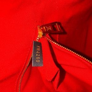 Louis Vuitton ON THE GO GM